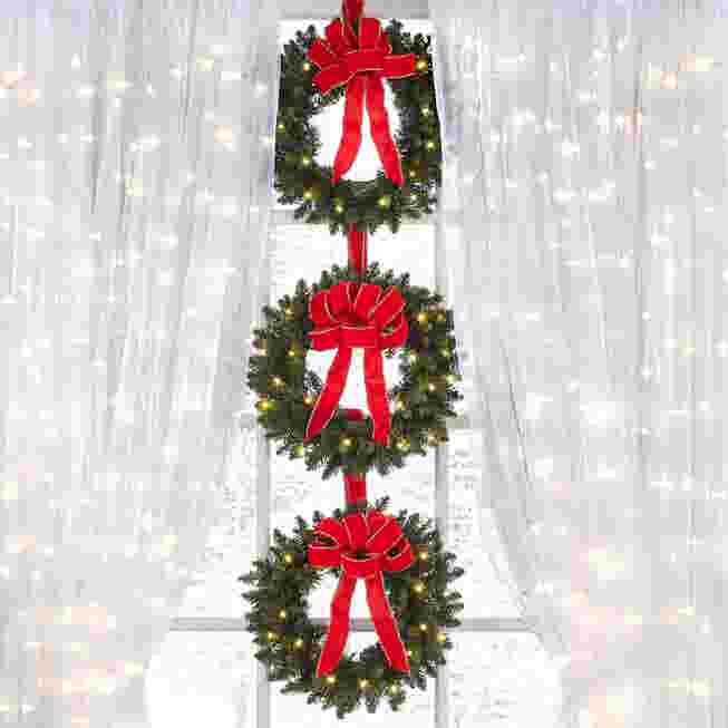Set Of 3 Cordless Pre-Lit Mini Christmas Wreaths
